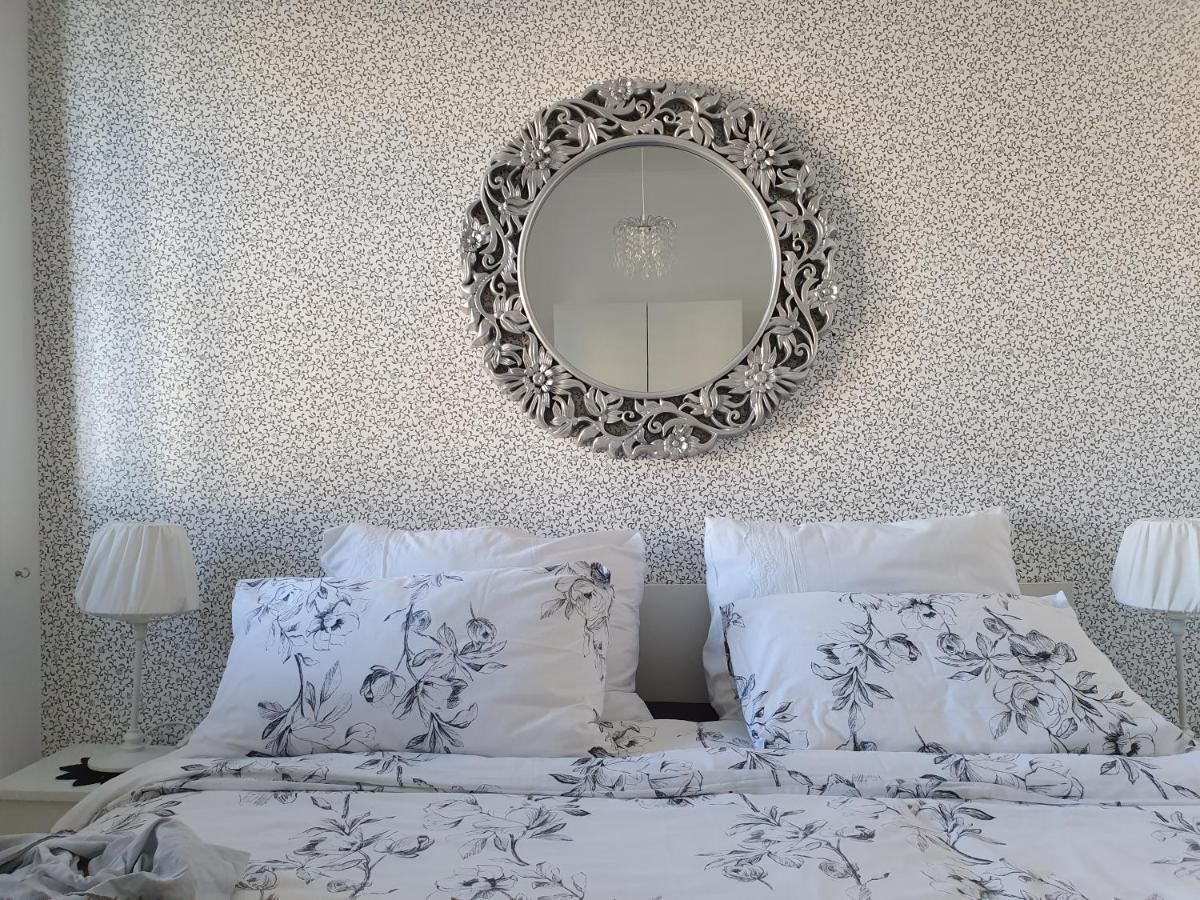 Apartments Paris Umag Bagian luar foto